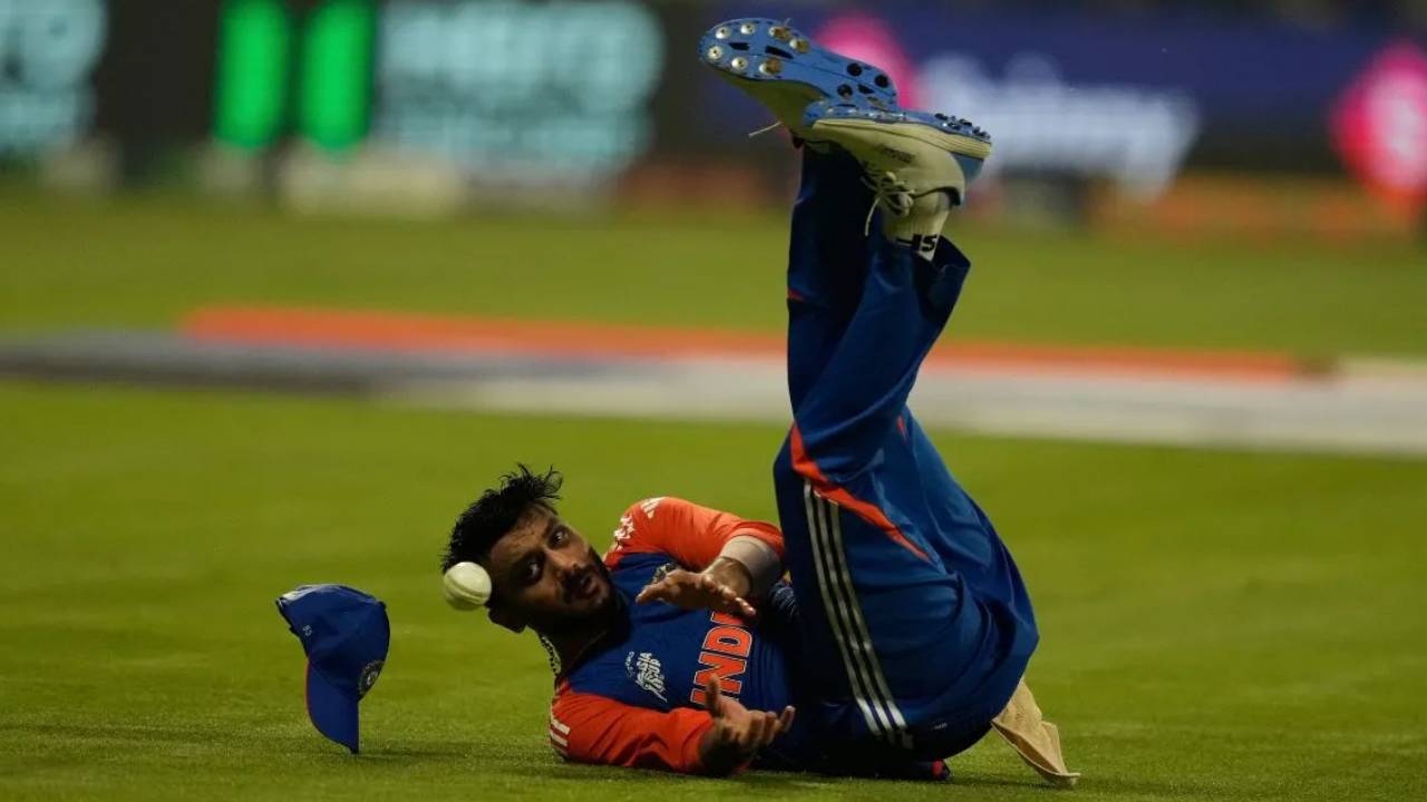 IND vs PAK : పాక్తో మ్యాచ్కు ముందు భారత్కు భారీ షాక్.. గాయపడిన స్టార్ ఆల్రౌండర్..! IND vs PAK : పాక్తో మ్యాచ్కు ముందు భారత్కు భారీ షాక్.. గాయపడిన స్టార్ ఆల్రౌండర్..!