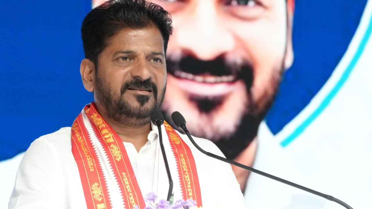 BC Reservations: బీసీ కోటా.. రేవంత్ సర్కార్ సరికొత్త స్కెచ్? రిజర్వేషన్ల దుమారాన్ని సేఫ్గా దాటగలదా? BC Reservations: బీసీ కోటా.. రేవంత్ సర్కార్ సరికొత్త స్కెచ్? రిజర్వేషన్ల దుమారాన్ని సేఫ్గా దాటగలదా?