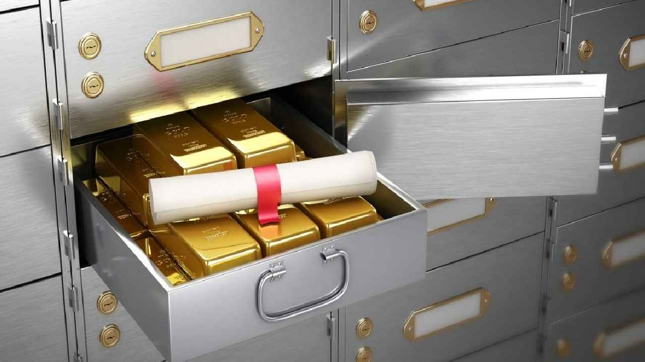 Bank Lockers Rules: మీ బ్యాంక్ లాకర్ను సస్పెండ్ చేయొచ్చు, సీల్ కూడా చేయొచ్చు..! ఆర్బీఐ కొత్త రూల్.. Bank Lockers Rules: మీ బ్యాంక్ లాకర్ను సస్పెండ్ చేయొచ్చు, సీల్ కూడా చేయొచ్చు..! ఆర్బీఐ కొత్త రూల్..