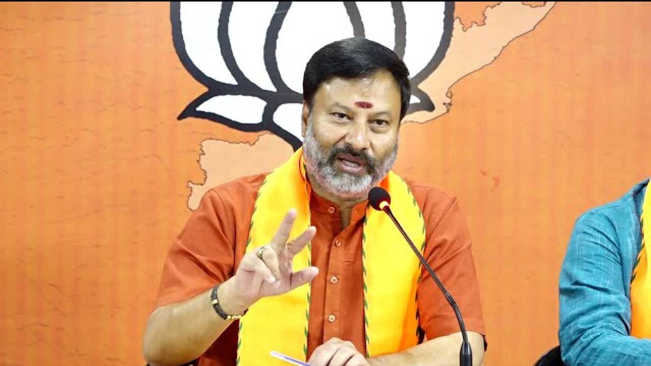 మరో బాంబు పేల్చిన భాను ప్రకాశ్ రెడ్డి.. సంచలన విషయాలు బయటకు వస్తాయంటూ.. మరో బాంబు పేల్చిన భాను ప్రకాశ్ రెడ్డి.. సంచలన విషయాలు బయటకు వస్తాయంటూ..