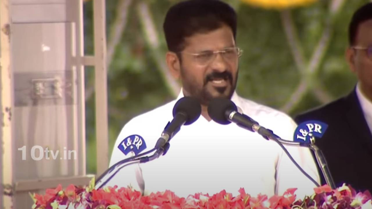 పర్యాటక కేంద్రంగా మూసీ.. అక్కడ వారి విగ్రహాలు పెడతాం.. కృష్ణ, గోదావరిలో హక్కుపై రాజీపడేది లేదు .. సీఎం రేవంత్ రెడ్డి పర్యాటక కేంద్రంగా మూసీ.. అక్కడ వారి విగ్రహాలు పెడతాం.. కృష్ణ, గోదావరిలో హక్కుపై రాజీపడేది లేదు .. సీఎం రేవంత్ రెడ్డి