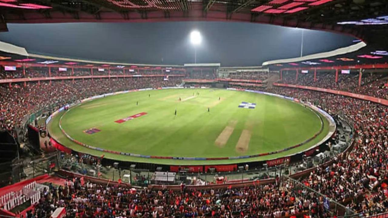 Chinnaswamy Stadium : చిన్నస్వామి స్టేడియంలో మళ్లీ క్రికెట్ మ్యాచ్లు.. కానీ కండీషన్స్ అప్లై.. Chinnaswamy Stadium : చిన్నస్వామి స్టేడియంలో మళ్లీ క్రికెట్ మ్యాచ్లు.. కానీ కండీషన్స్ అప్లై..