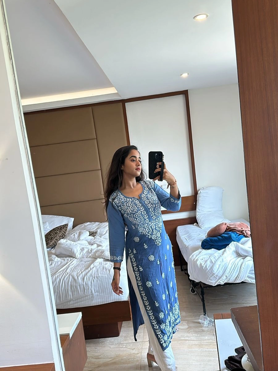 Deepthi Sunaina Cute Selfies