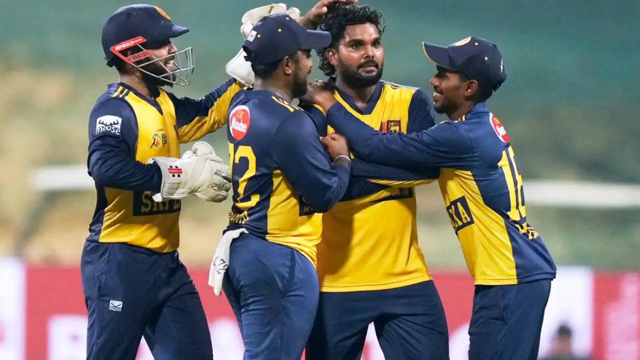 Sri Lanka : పాక్ చేతిలో ఓటమి.. శ్రీలంక ఫైనల్ చేరాలంటే..? Sri Lanka : పాక్ చేతిలో ఓటమి.. శ్రీలంక ఫైనల్ చేరాలంటే..?