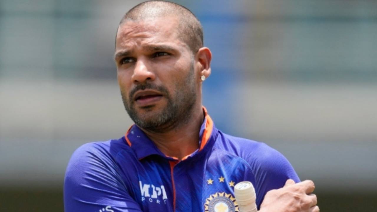 ED Summons to Shikhar Dhawan : చిక్కుల్లో శిఖర్ ధావన్.. సమన్లు జారీ చేసిన ఈడీ ED Summons to Shikhar Dhawan : చిక్కుల్లో శిఖర్ ధావన్.. సమన్లు జారీ చేసిన ఈడీ