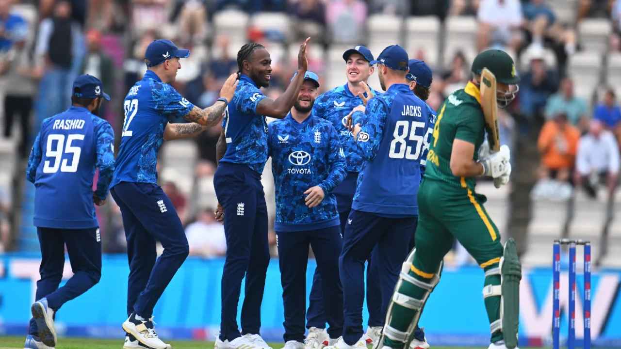 Eng Vs SA: వన్డే క్రికెట్ చరిత్రలోనే.. పరమ చెత్త రికార్డ్డ్.. సౌతాఫ్రికా ఘోర పరాజయం.. ఎన్ని పరుగుల తేడాతో అంటే.. Eng Vs SA: వన్డే క్రికెట్ చరిత్రలోనే.. పరమ చెత్త రికార్డ్డ్.. సౌతాఫ్రికా ఘోర పరాజయం.. ఎన్ని పరుగుల తేడాతో అంటే..