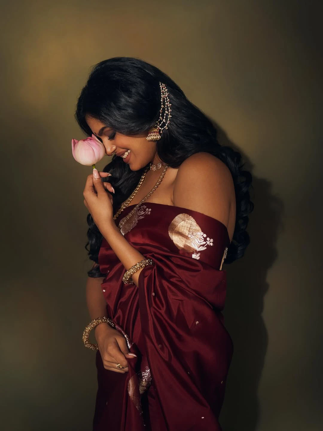 Faria Abdullah Shows her Beauty in Traditional Attire