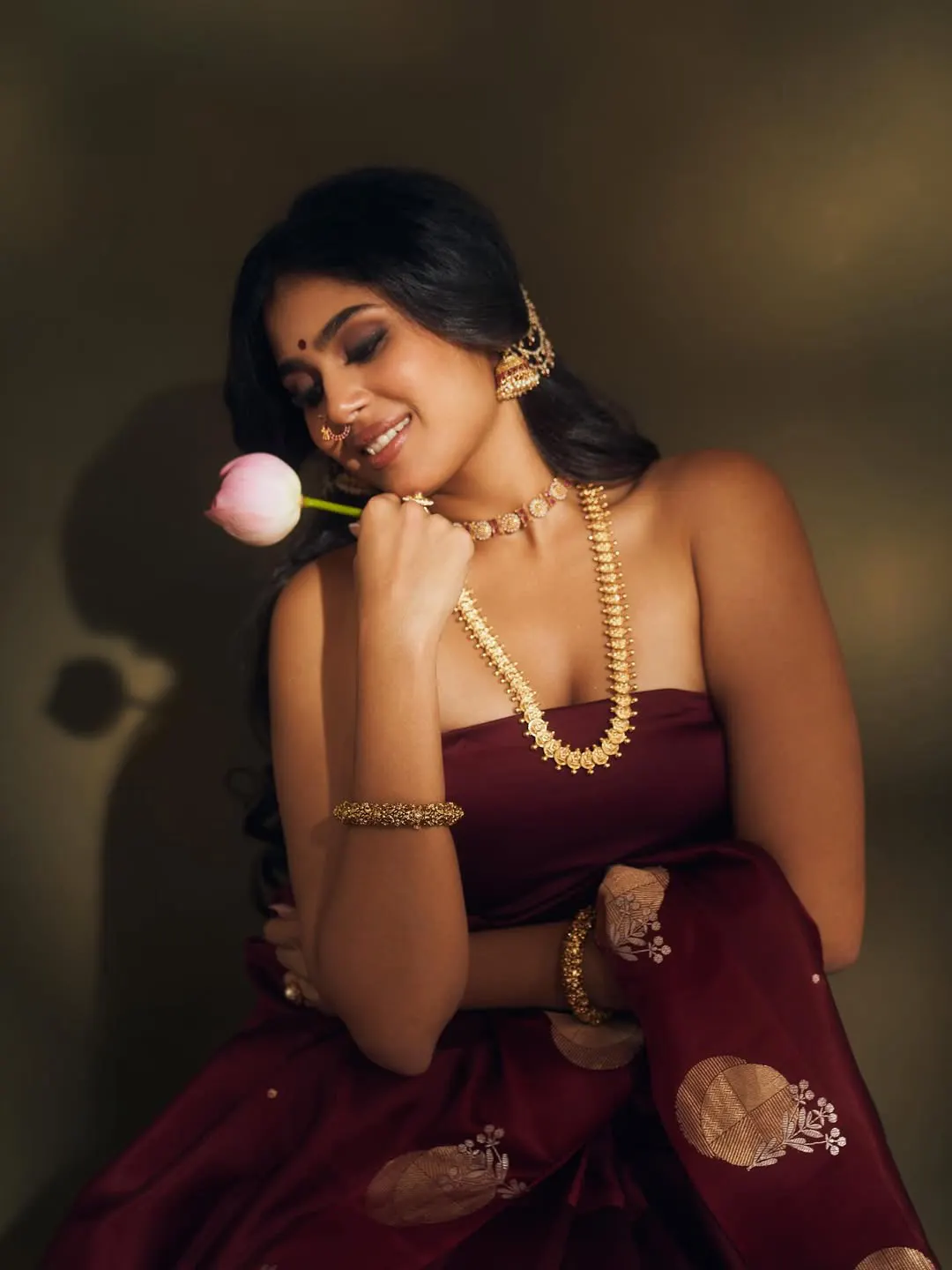 Faria Abdullah Shows her Beauty in Traditional Attire