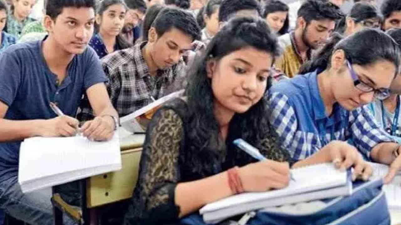 Fee Reimbursement: చర్చలు సఫలం.. యథావిధిగా కాలేజీలు.. 7 రోజుల్లో 600 కోట్లు.. Fee Reimbursement: చర్చలు సఫలం.. యథావిధిగా కాలేజీలు.. 7 రోజుల్లో 600 కోట్లు..