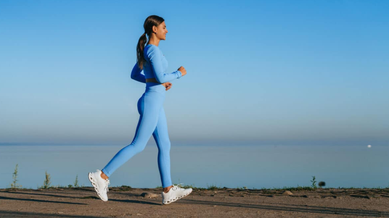 Brisk Walking: బ్రిస్క్ వాకింగ్ చేసే మ్యాజిక్ ఏంటో తెలుసా? ఒకేసారి ట్రై చేయండి మీరే ఆశ్చర్యపోతారు Brisk Walking: బ్రిస్క్ వాకింగ్ చేసే మ్యాజిక్ ఏంటో తెలుసా? ఒకేసారి ట్రై చేయండి మీరే ఆశ్చర్యపోతారు