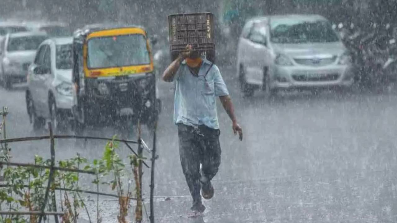 Heavy Rains : ఏపీ ప్రజలకు బిగ్ అలర్ట్.. బంగాళాఖాతంలో మరో అల్పపీడనం.. నేడు, రేపు ఈ జిల్లాల్లో కుండపోత వానలు.. Heavy Rains : ఏపీ ప్రజలకు బిగ్ అలర్ట్.. బంగాళాఖాతంలో మరో అల్పపీడనం.. నేడు, రేపు ఈ జిల్లాల్లో కుండపోత వానలు..