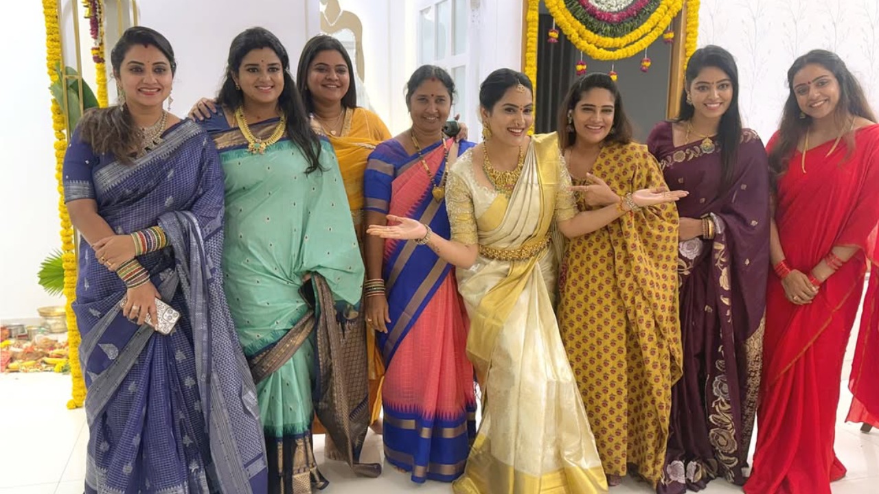 TV Actresses : టీవీ బ్యాచ్.. నటీమణులు ఒకే ఫ్రేమ్ లో.. ఫొటోలు వైరల్.. ఎవరెవరు ఉన్నారంటే..