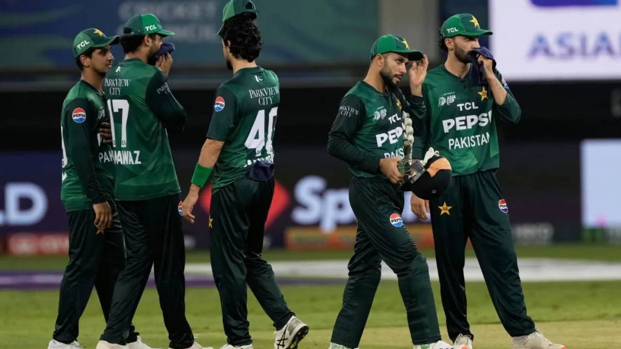 Pakistan : భారత్ చేతిలో ఘోర ఓటమి.. అదే జరిగితే ఆసియాకప్ 2025 నుంచి పాక్ ఔట్! Pakistan : భారత్ చేతిలో ఘోర ఓటమి.. అదే జరిగితే ఆసియాకప్ 2025 నుంచి పాక్ ఔట్!
