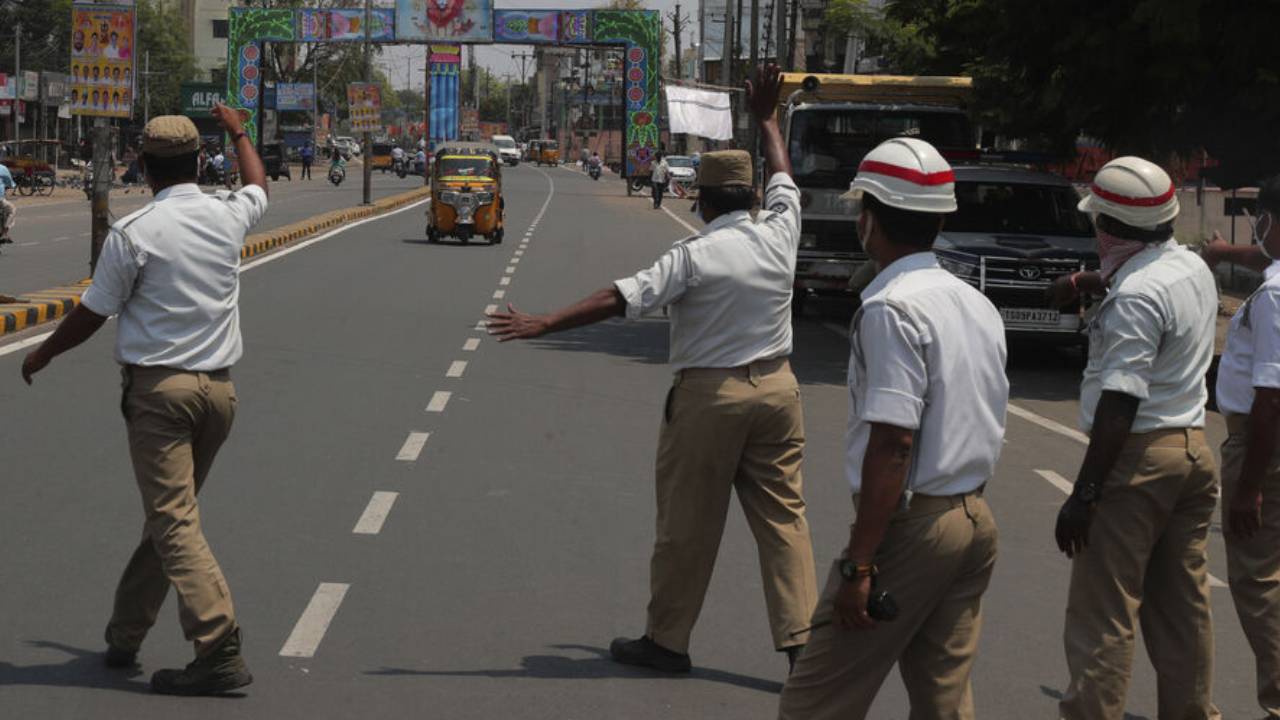 Hyderabad: హైదరాబాద్ వాసులకు బిగ్ అలర్ట్.. నేడు ఈ ప్రాంతాల్లో ట్రాఫిక్ ఆంక్షలు.. అటువైపు వెళ్లొద్దు.. Hyderabad: హైదరాబాద్ వాసులకు బిగ్ అలర్ట్.. నేడు ఈ ప్రాంతాల్లో ట్రాఫిక్ ఆంక్షలు.. అటువైపు వెళ్లొద్దు..