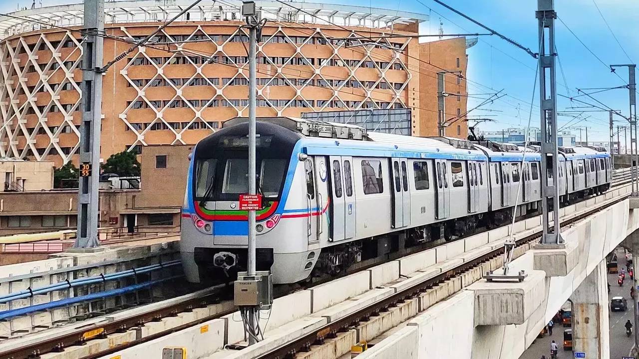 Hyderabad Metro : బాబోయ్.. ఇలా అయితే కష్టం.. హైదరాబాద్ మెట్రోను మేం నడపలేం.. మీరు కొనుగోలు చేయండి..! Hyderabad Metro : బాబోయ్.. ఇలా అయితే కష్టం.. హైదరాబాద్ మెట్రోను మేం నడపలేం.. మీరు కొనుగోలు చేయండి..!