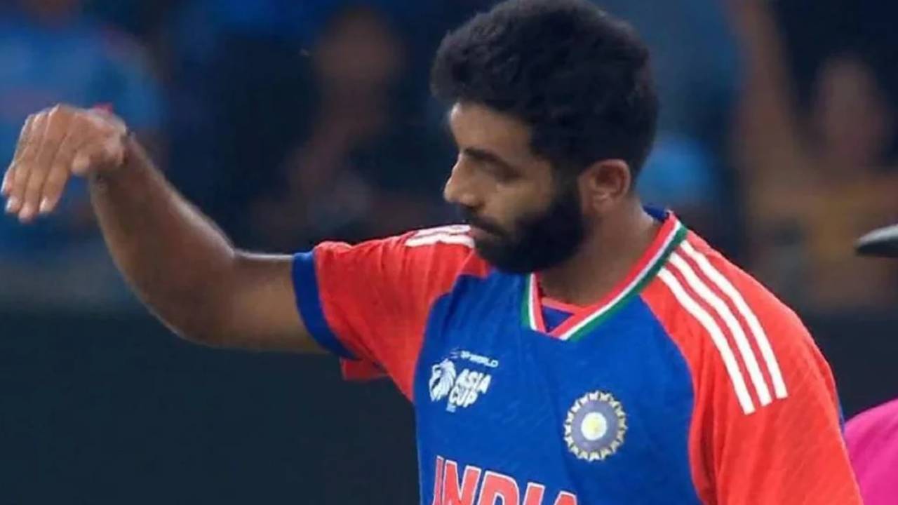 Asia Cup 2025 Final : మాతో పెట్టుకుంటే ఇట్లనే ఉంటది..! హారిస్ రవూఫ్కు దిమ్మతిరిగే కౌంటర్ ఇచ్చిన జస్ర్పీత్ బుమ్రా.. మిసైల్ సంబరాలు Asia Cup 2025 Final : మాతో పెట్టుకుంటే ఇట్లనే ఉంటది..! హారిస్ రవూఫ్కు దిమ్మతిరిగే కౌంటర్ ఇచ్చిన జస్ర్పీత్ బుమ్రా.. మిసైల్ సంబరాలు