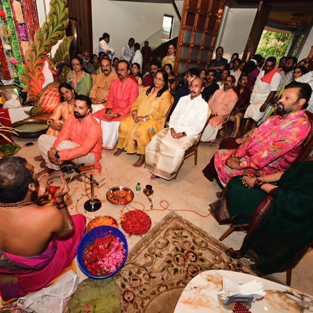 Karthika Nair Celebrates Onam with Family