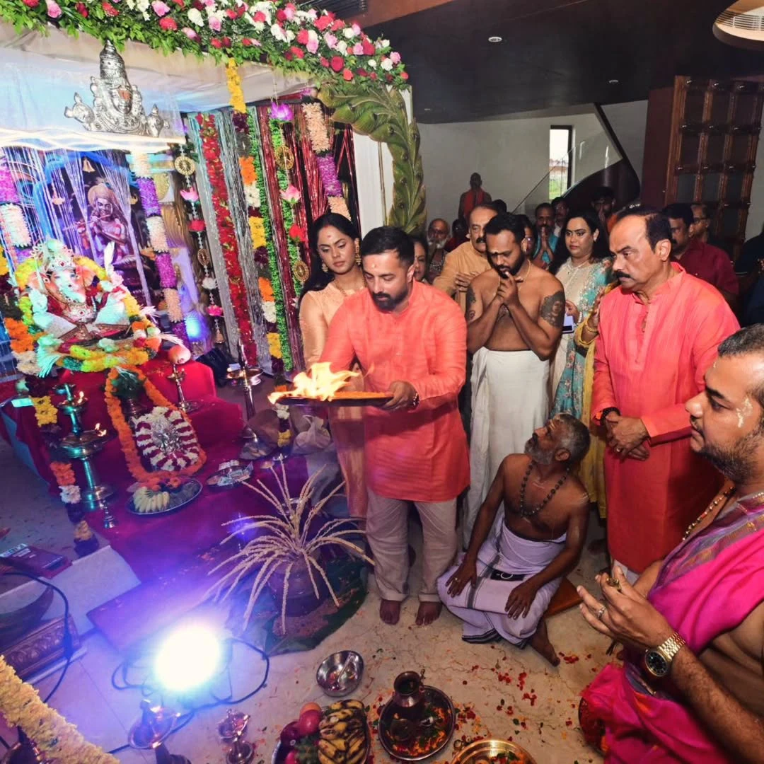 Karthika Nair Celebrates Onam with Family