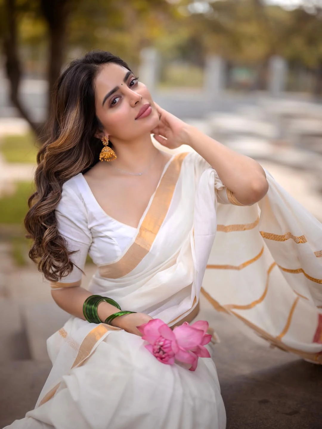 Kushitha Kallapu Onam Special Saree Photos