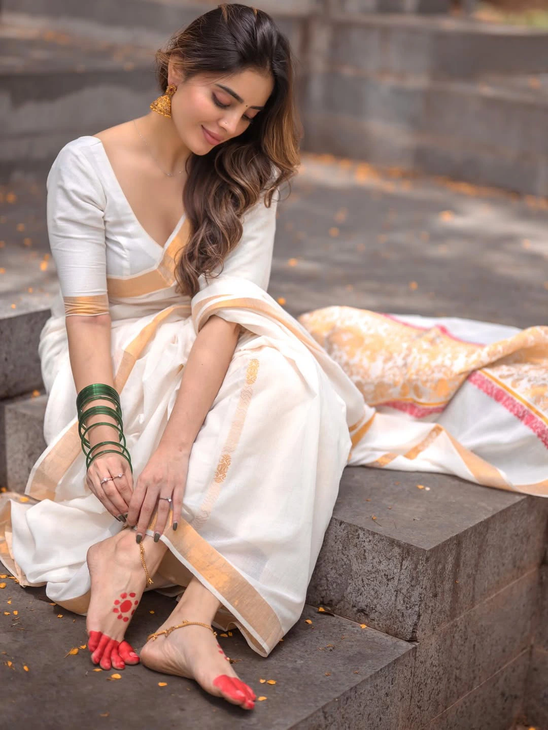 Kushitha Kallapu Onam Special Saree Photos