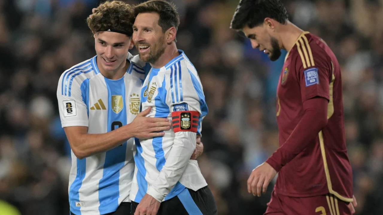 Lionel Messi : సొంతగడ్డపై మెస్సీ చివరి మ్యాచ్ ఆడేశాడా? ఫిఫా ప్రపంచకప్ 2026 ఆడనట్లేనా? Lionel Messi : సొంతగడ్డపై మెస్సీ చివరి మ్యాచ్ ఆడేశాడా? ఫిఫా ప్రపంచకప్ 2026 ఆడనట్లేనా?