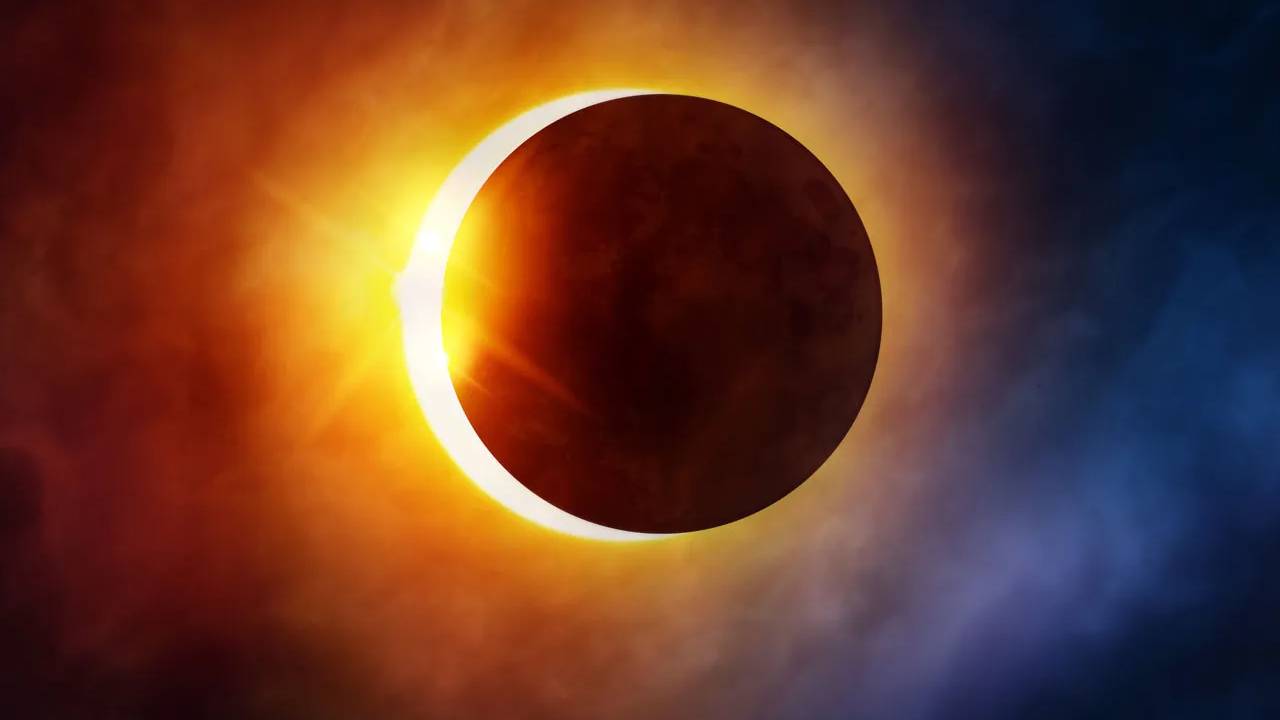 Lunar Eclipse : మరికొన్ని గంటల్లో సంపూర్ణ చంద్రగ్రహణం.. హైదరాబాద్లో ఈ గ్రహణం కనిపిస్తుందా..? ఎన్ని గంటలు ఉంటుంది..? Lunar Eclipse : మరికొన్ని గంటల్లో సంపూర్ణ చంద్రగ్రహణం.. హైదరాబాద్లో ఈ గ్రహణం కనిపిస్తుందా..? ఎన్ని గంటలు ఉంటుంది..?