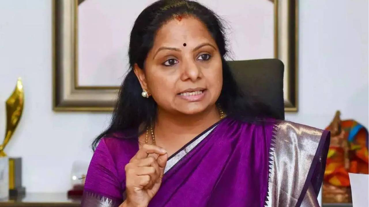 Kavitha Press Meet : బీఆర్ఎస్ పార్టీ నుంచి సస్పెన్షన్పై ఎమ్మెల్సీ కవిత సంచలన కామెంట్స్.. నాన్నా అంటూ.. కేసీఆర్కు కవిత ఓ విజ్ఞప్తి.. Kavitha Press Meet : బీఆర్ఎస్ పార్టీ నుంచి సస్పెన్షన్పై ఎమ్మెల్సీ కవిత సంచలన కామెంట్స్.. నాన్నా అంటూ.. కేసీఆర్కు కవిత ఓ విజ్ఞప్తి..