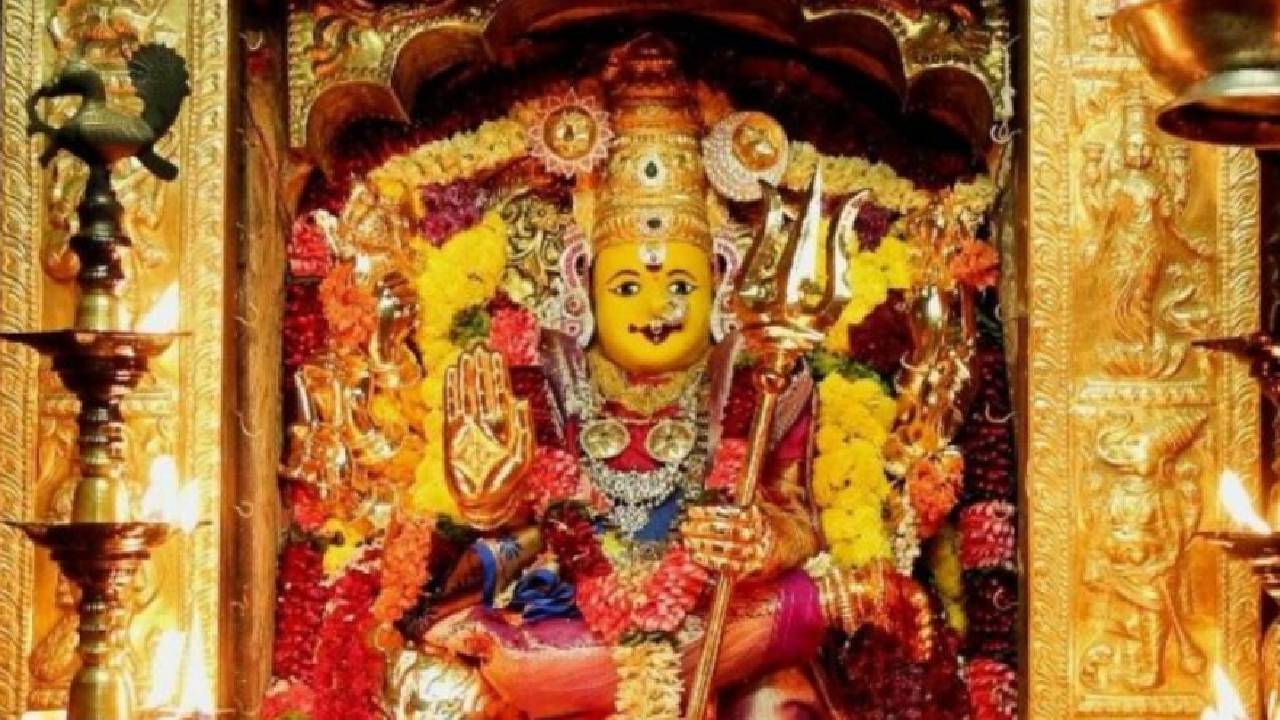 మహా చండీని పూజిస్తే ధైర్యం, విజయం.. అమ్మవారి విగ్రహం ముందు చండీ, దుర్గా సప్తశతి చదివారా? మహా చండీని పూజిస్తే ధైర్యం, విజయం.. అమ్మవారి విగ్రహం ముందు చండీ, దుర్గా సప్తశతి చదివారా?