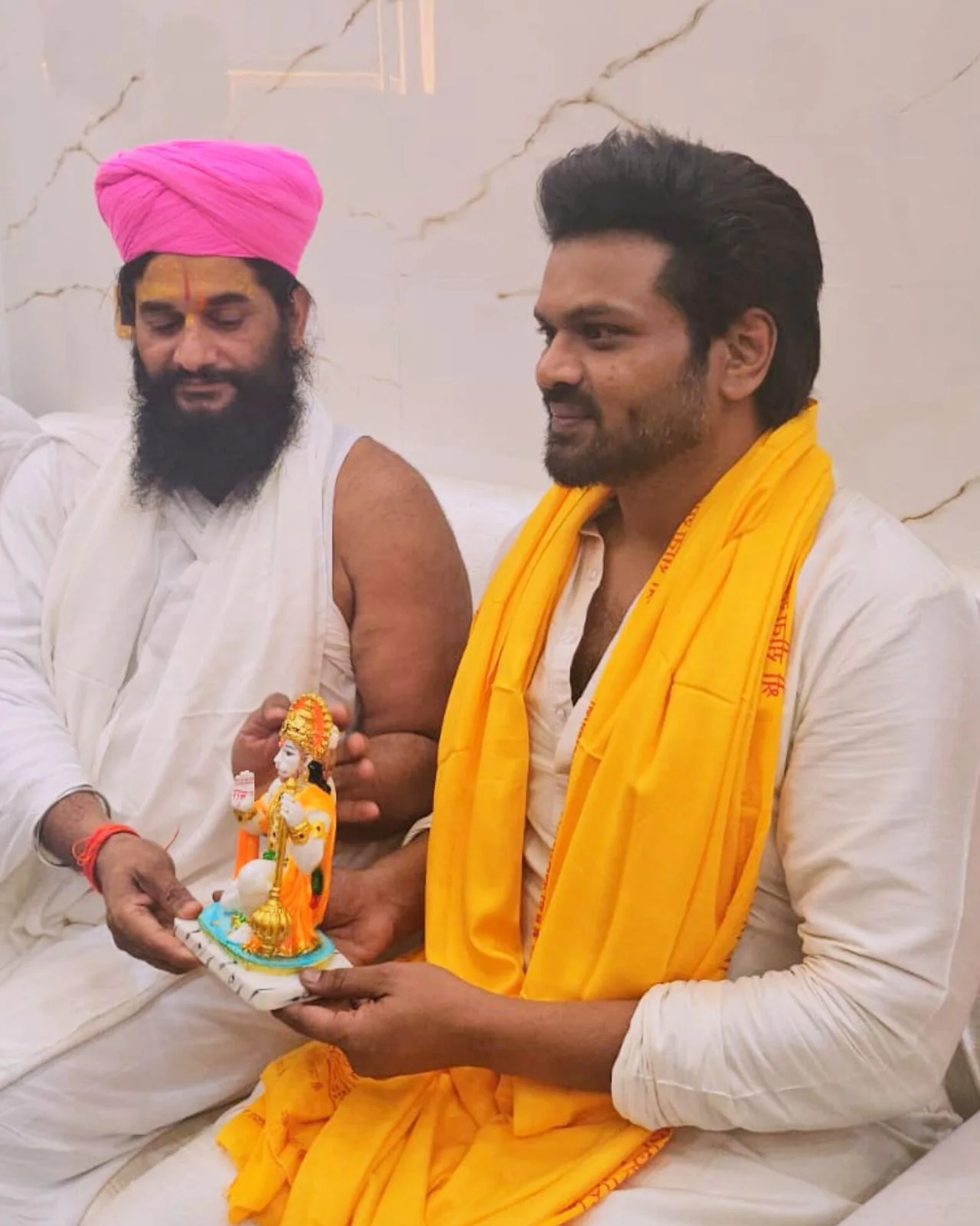Manchu Manoj Visits Ayodhya Sri Rama Temple