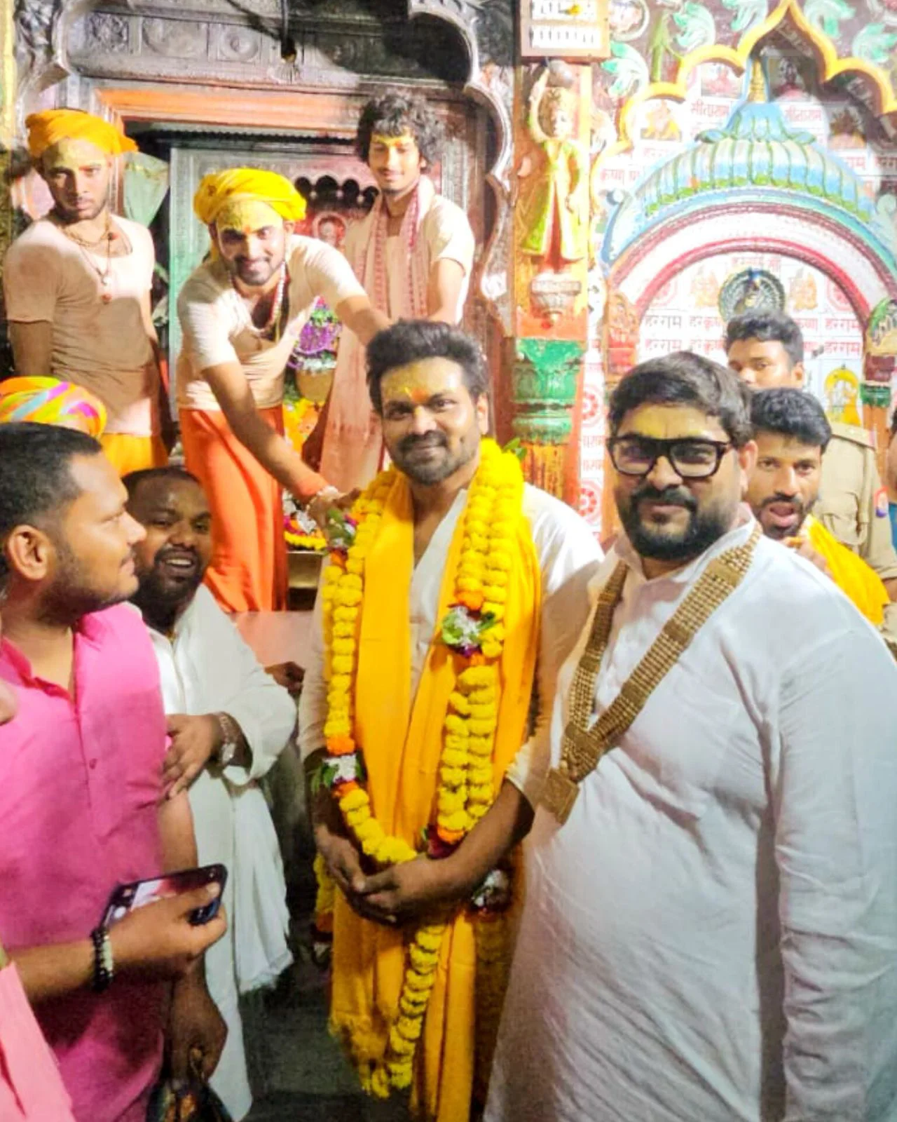 Manchu Manoj Visits Ayodhya Sri Rama Temple