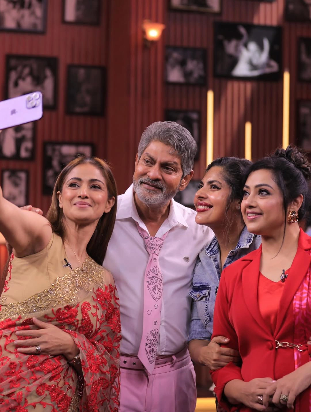 Meena Simran Maheswari Enjoying in Jagapathi Babu Show