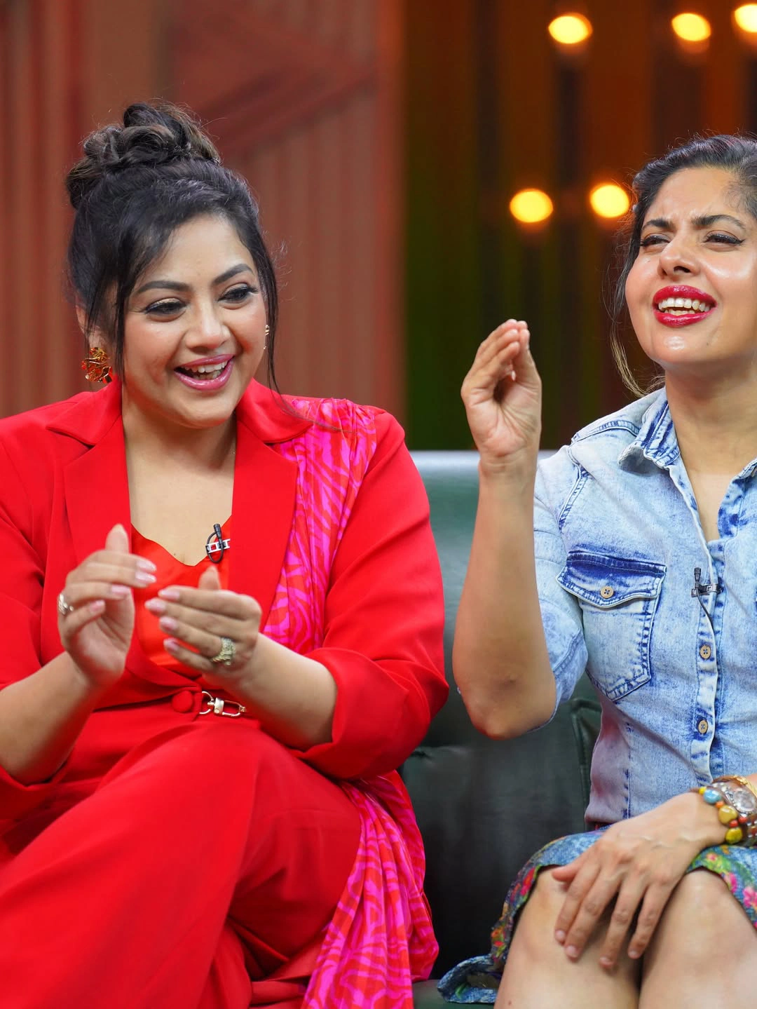 Meena Simran Maheswari Enjoying in Jagapathi Babu Show