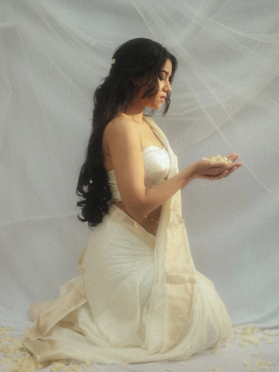 Mirnalini Ravi Sizzling Photos on Onam Festival
