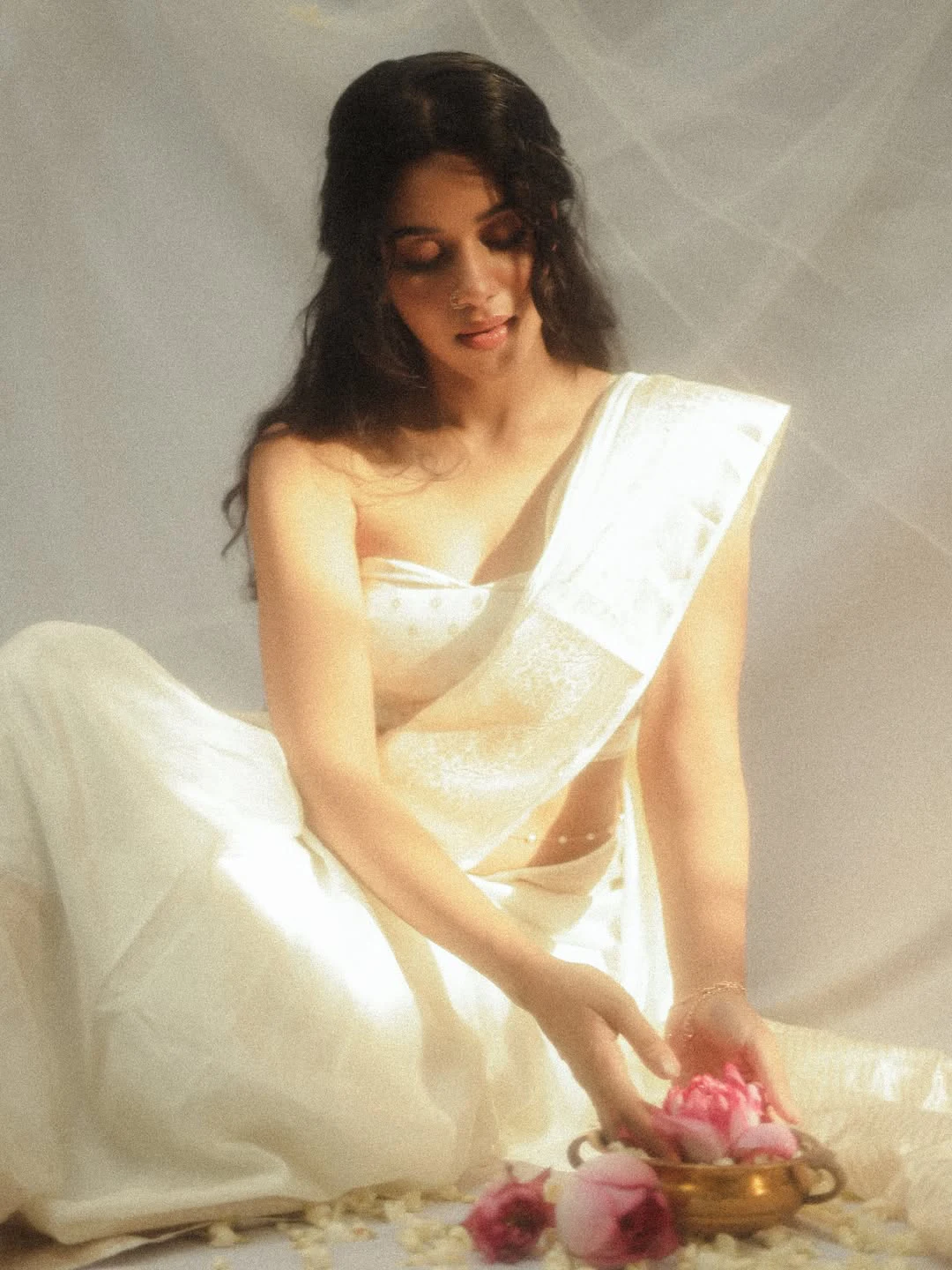 Mirnalini Ravi Sizzling Photos on Onam Festival