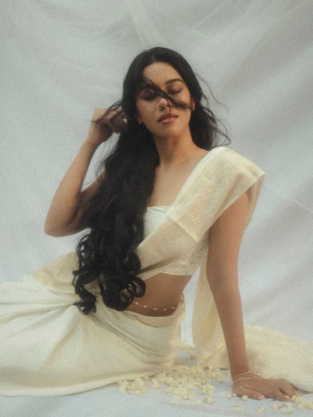 Mirnalini Ravi Sizzling Photos on Onam Festival