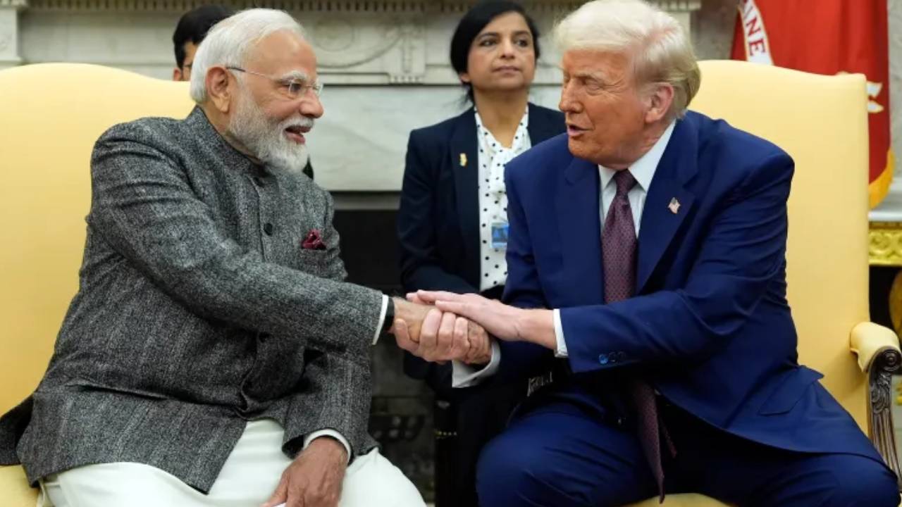 PM Narendra Modi : టారిఫ్ల వివాదం వేళ.. మోదీకి డొనాల్డ్ ట్రంప్ ఫోన్.. ‘ఎక్స్’ వేదికగా ధన్యవాదాలు చెప్పిన ప్రధాని PM Narendra Modi : టారిఫ్ల వివాదం వేళ.. మోదీకి డొనాల్డ్ ట్రంప్ ఫోన్.. ‘ఎక్స్’ వేదికగా ధన్యవాదాలు చెప్పిన ప్రధాని