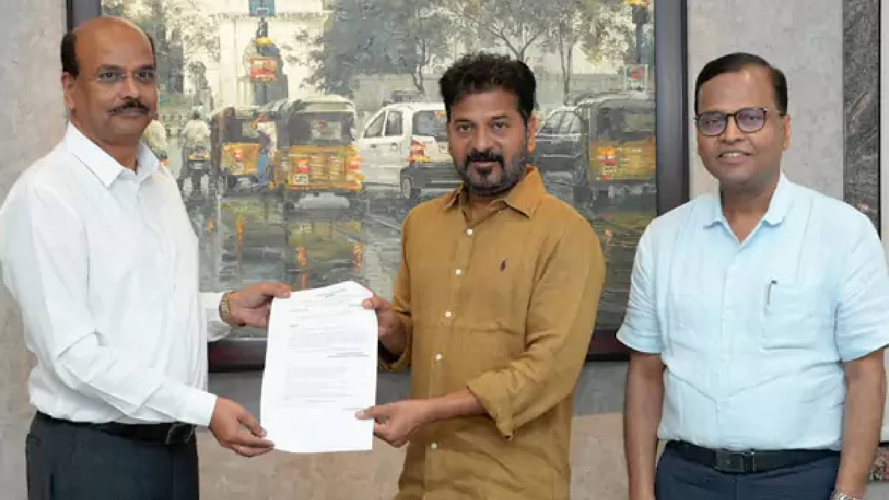 తెలంగాణ కొత్త డీజీపీగా శివధర్ రెడ్డి.. న్యాయవాది నుంచి డీజీపీ వరకు ఆయన ప్రస్థానం ఇలా.. తెలంగాణ కొత్త డీజీపీగా శివధర్ రెడ్డి.. న్యాయవాది నుంచి డీజీపీ వరకు ఆయన ప్రస్థానం ఇలా..