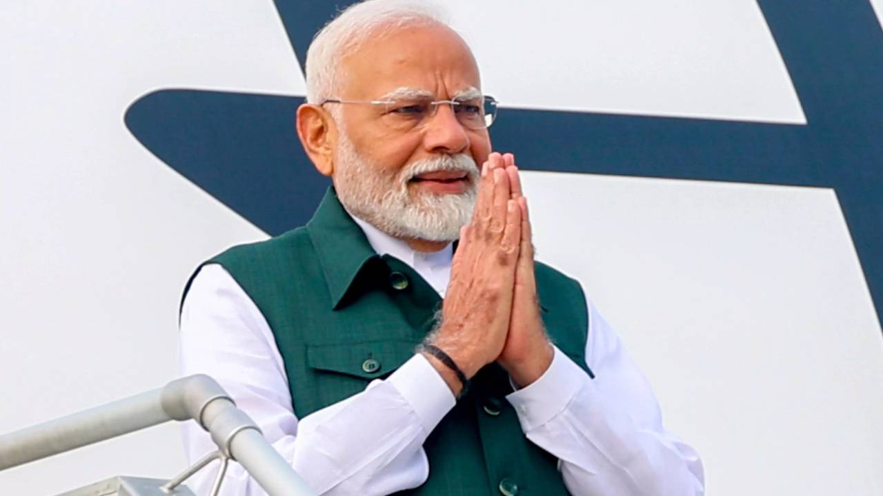 PM Modi AP Tour : 16న ఏపీకి ప్రధాని మోదీ.. శ్రీశైలం మల్లికార్జున స్వామి దర్శనం.. కూటమి నేతలతో కలిసి రోడ్ షో.. PM Modi AP Tour : 16న ఏపీకి ప్రధాని మోదీ.. శ్రీశైలం మల్లికార్జున స్వామి దర్శనం.. కూటమి నేతలతో కలిసి రోడ్ షో..