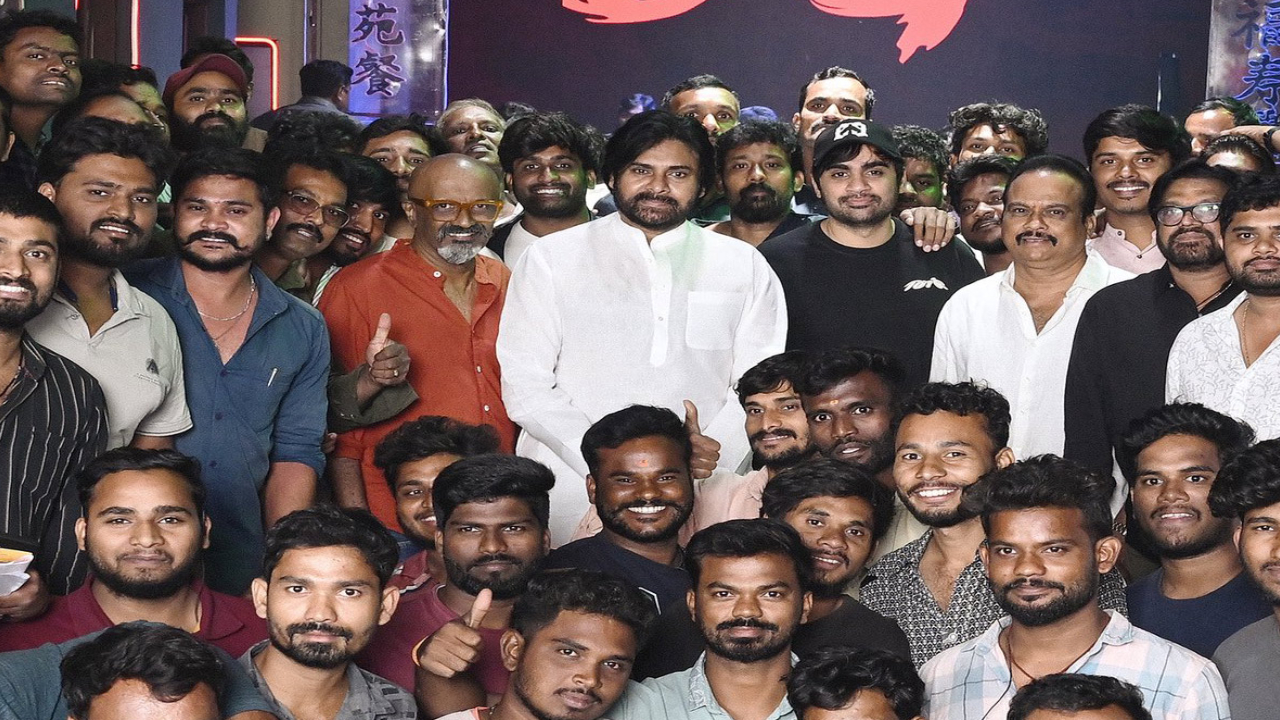 OG: ఓజీ లాస్ట్ డే షూట్ లో పవన్ కళ్యాణ్.. చిత్ర యూనిట్ తో స్పెషల్ ఫోటో OG: ఓజీ లాస్ట్ డే షూట్ లో పవన్ కళ్యాణ్.. చిత్ర యూనిట్ తో స్పెషల్ ఫోటో