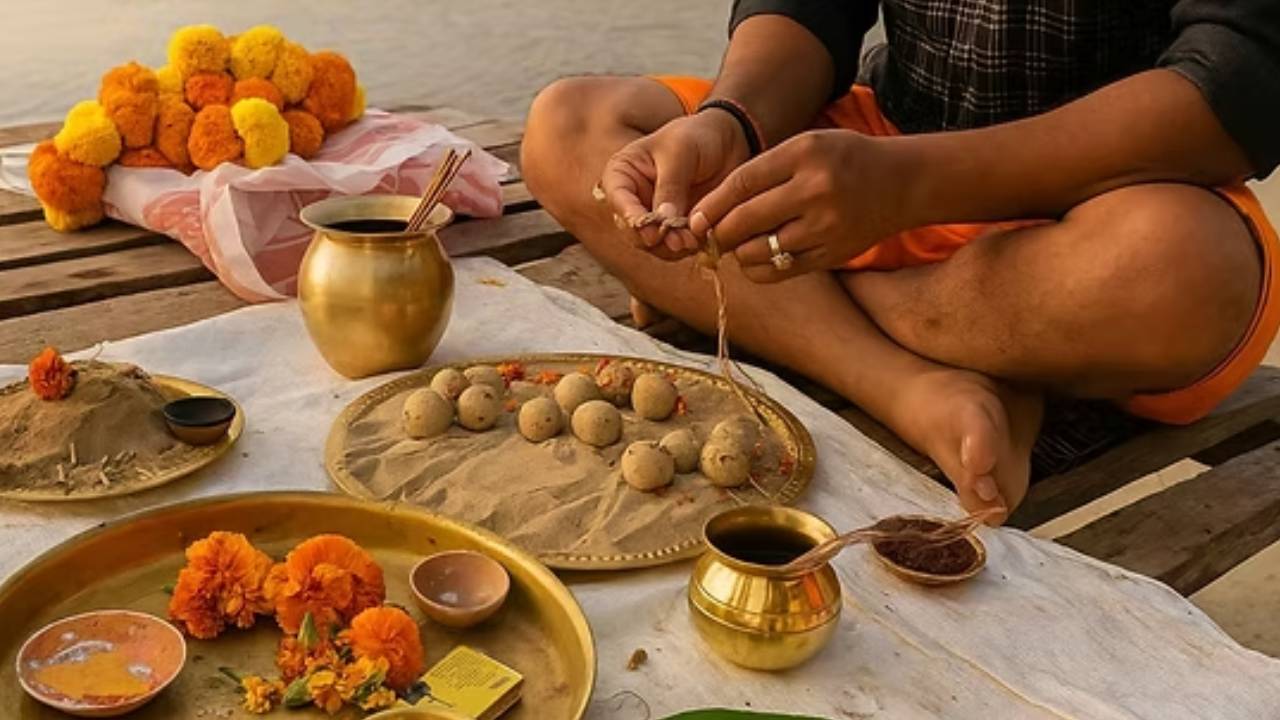 Pitru Paksham 2025 : పితృపక్షం.. పితృ దోషాల వల్ల కలిగే నష్టాలేమిటి..? ఇలాచేస్తే పూర్వీకుల ఆశీర్వాదం పొందొచ్చు.. Pitru Paksham 2025 : పితృపక్షం.. పితృ దోషాల వల్ల కలిగే నష్టాలేమిటి..? ఇలాచేస్తే పూర్వీకుల ఆశీర్వాదం పొందొచ్చు..