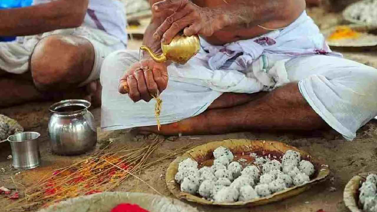 Pitru Paksha 2025: పితృపక్షం అంటే ఏమిటి? పితృపక్షం ఎప్పుడు ప్రారంభమవుతుంది, ఎప్పటివరకు ఉంటుంది.. Pitru Paksha 2025: పితృపక్షం అంటే ఏమిటి? పితృపక్షం ఎప్పుడు ప్రారంభమవుతుంది, ఎప్పటివరకు ఉంటుంది..