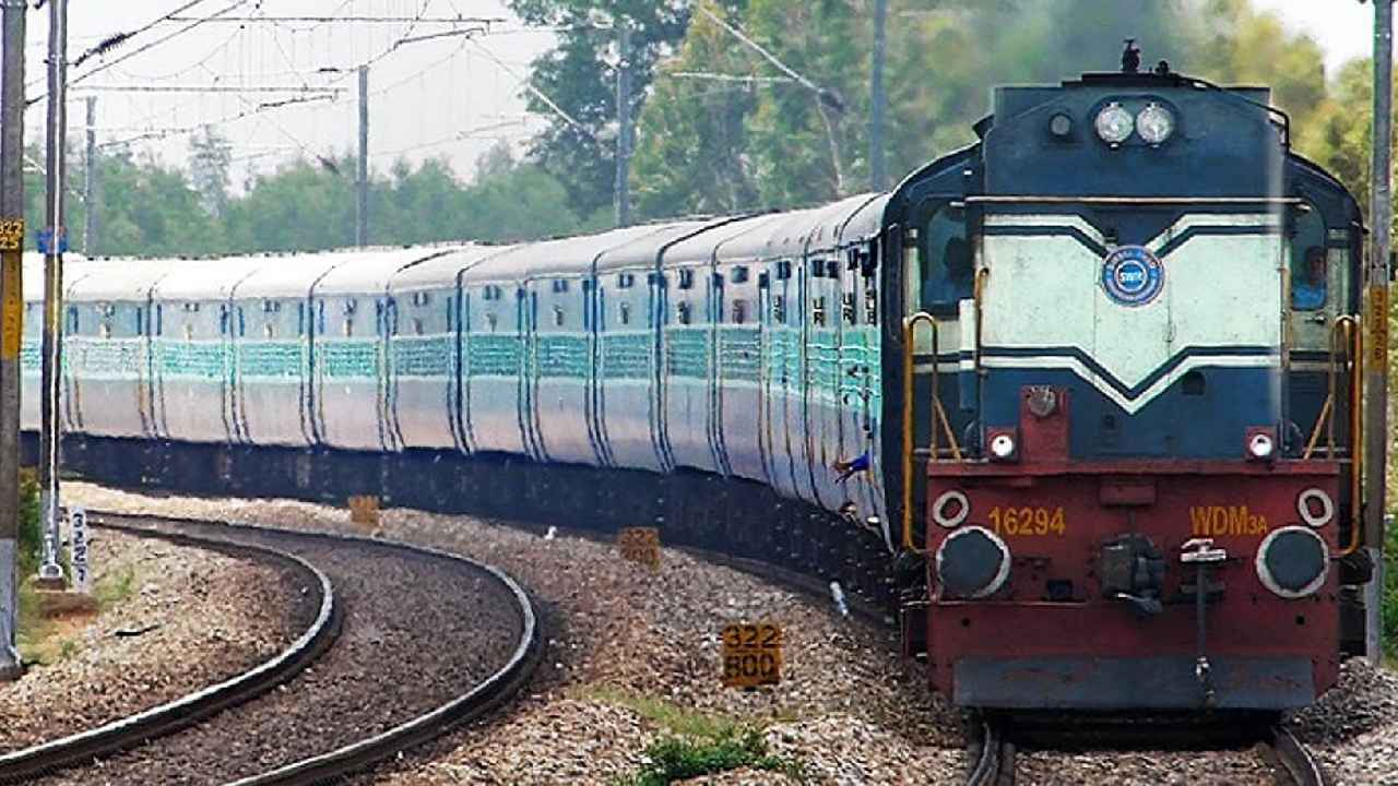 Railway Employees Bonus: రైల్వే ఉద్యోగులకు కేంద్రం దీపావళి కానుక.. 78రోజుల బోనస్.. లబ్ది ఎంతమందికి అంటే.. Railway Employees Bonus: రైల్వే ఉద్యోగులకు కేంద్రం దీపావళి కానుక.. 78రోజుల బోనస్.. లబ్ది ఎంతమందికి అంటే..