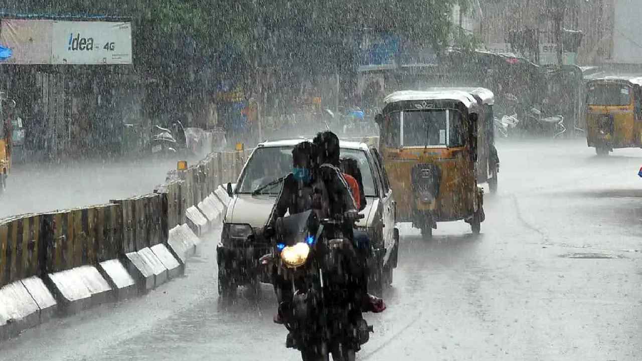 Weather Updates: తెలంగాణకు వాతావరణ శాఖ మరో వార్నింగ్..! భారీ వర్షాలు కురిసే అవకాశం.. ఈ జిల్లాలకు ఎల్లో అలర్ట్.. Weather Updates: తెలంగాణకు వాతావరణ శాఖ మరో వార్నింగ్..! భారీ వర్షాలు కురిసే అవకాశం.. ఈ జిల్లాలకు ఎల్లో అలర్ట్..