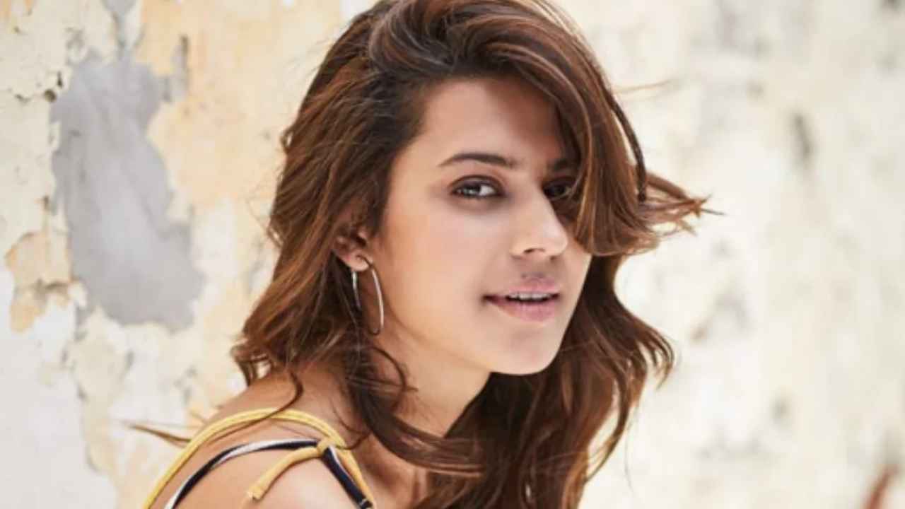 Ranya Rao Fined: కన్నడ నటికి బిగ్ షాక్.. రూ.102 కోట్లు ఫైన్.. చెల్లించకుంటే ఆస్తులు సీజ్..! Ranya Rao Fined: కన్నడ నటికి బిగ్ షాక్.. రూ.102 కోట్లు ఫైన్.. చెల్లించకుంటే ఆస్తులు సీజ్..!