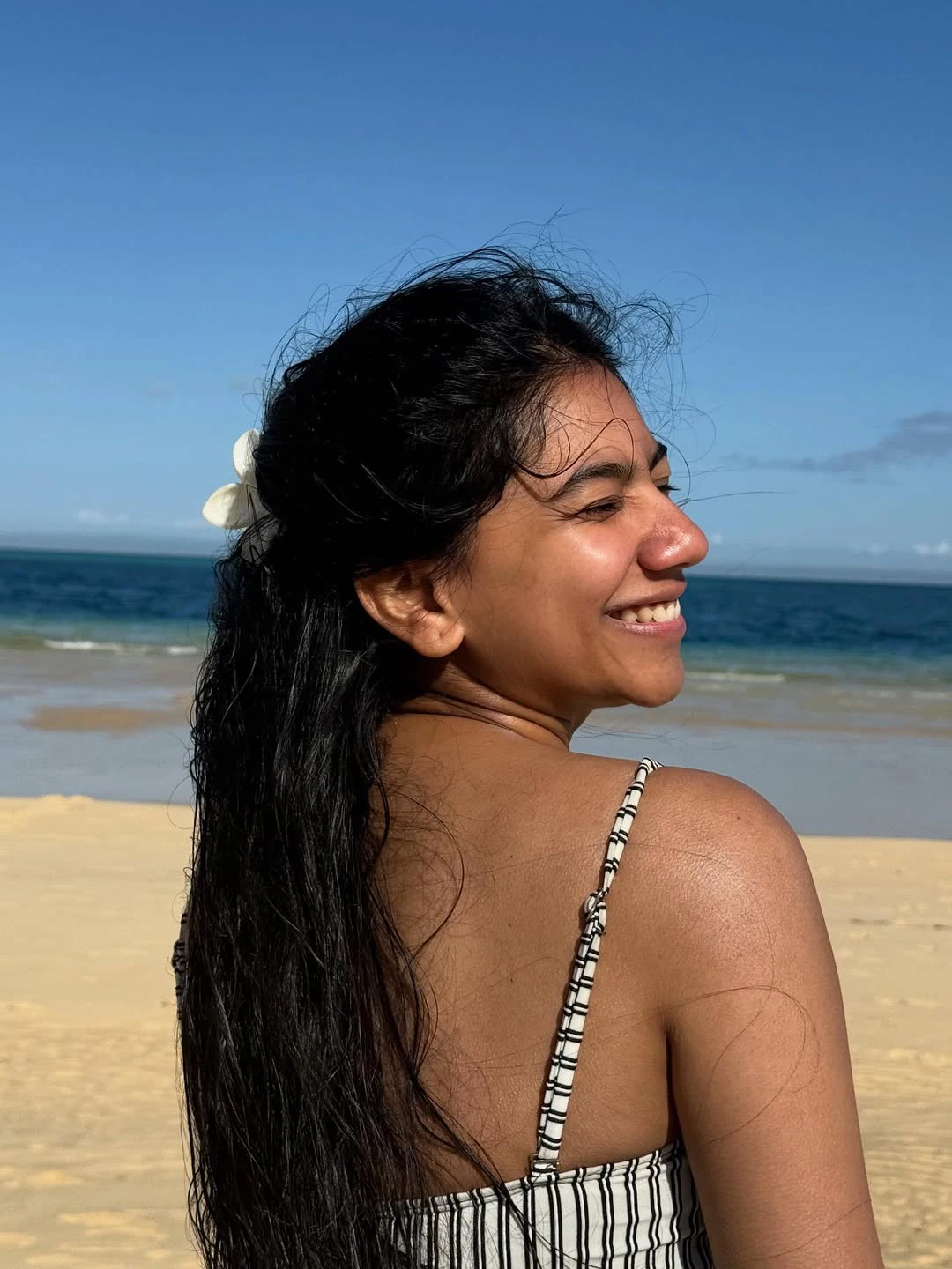 Sai Pallavi Enjoying with Sister Pooja Kannan in Beach