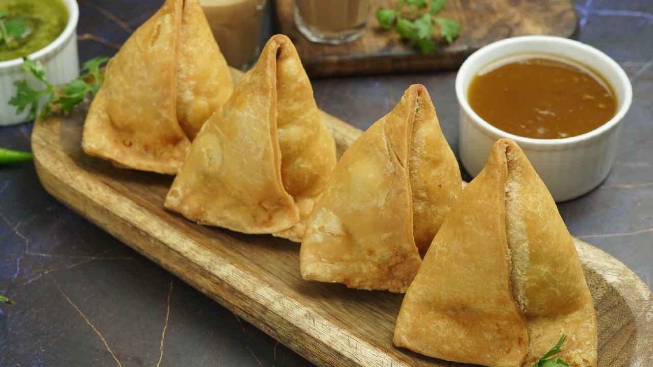 Samosa: సమోసా ఎంత పని చేసిందిరా అయ్యా..! సమోసా తీసుకురాలేదని.. భర్తను పొట్టు పొట్టు కొట్టిన భార్య.. Samosa: సమోసా ఎంత పని చేసిందిరా అయ్యా..! సమోసా తీసుకురాలేదని.. భర్తను పొట్టు పొట్టు కొట్టిన భార్య..