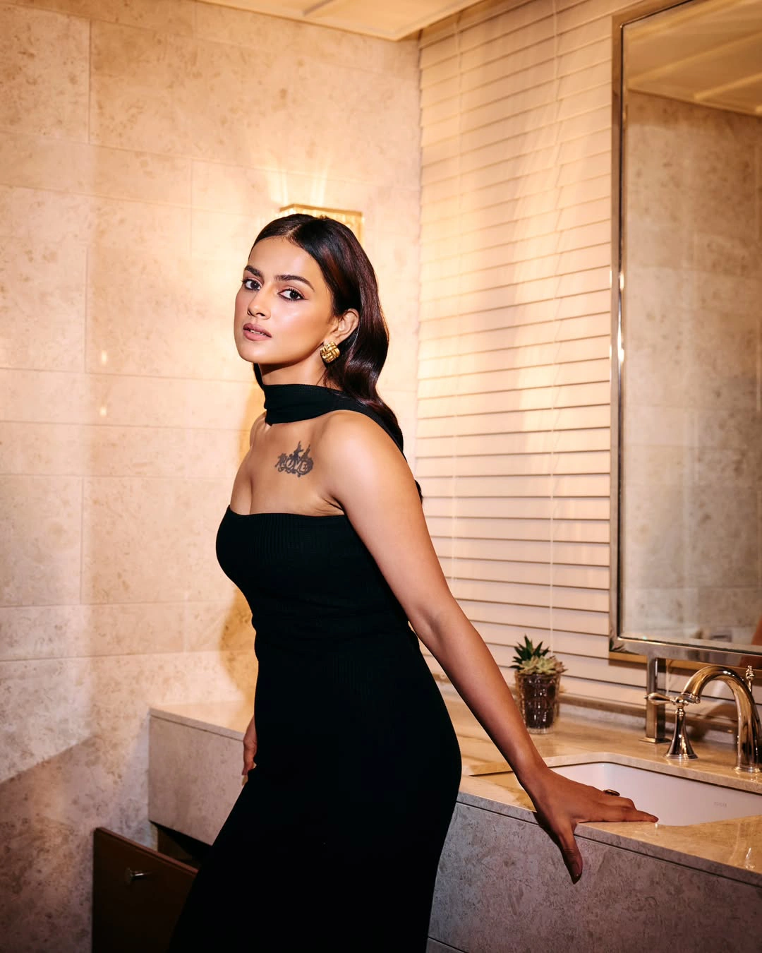 Shraddha Srinath Shows her Beauty with Tattoo