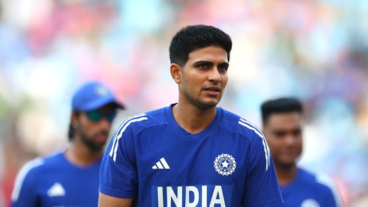 “నా ఒత్తిడిని కంట్రోల్ చేసేది అతడే”.. అంటూ ఆ క్రికెటర్ని ఓ రేంజ్లో పొగిడిన శుభ్మన్ గిల్ “నా ఒత్తిడిని కంట్రోల్ చేసేది అతడే”.. అంటూ ఆ క్రికెటర్ని ఓ రేంజ్లో పొగిడిన శుభ్మన్ గిల్
