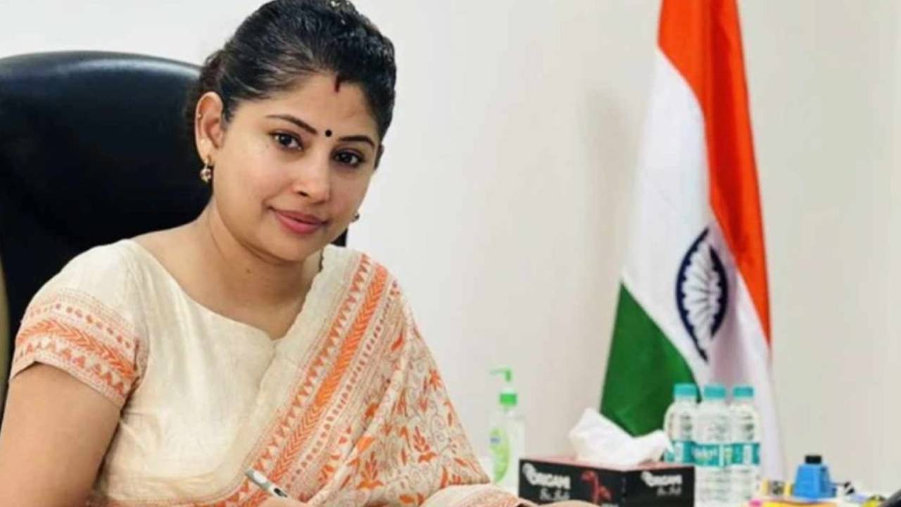 Smita Sabharwal: కాళేశ్వరం కేసు.. స్మితా సబర్వాల్కు హైకోర్టులో బిగ్ రిలీఫ్ .. Smita Sabharwal: కాళేశ్వరం కేసు.. స్మితా సబర్వాల్కు హైకోర్టులో బిగ్ రిలీఫ్ ..