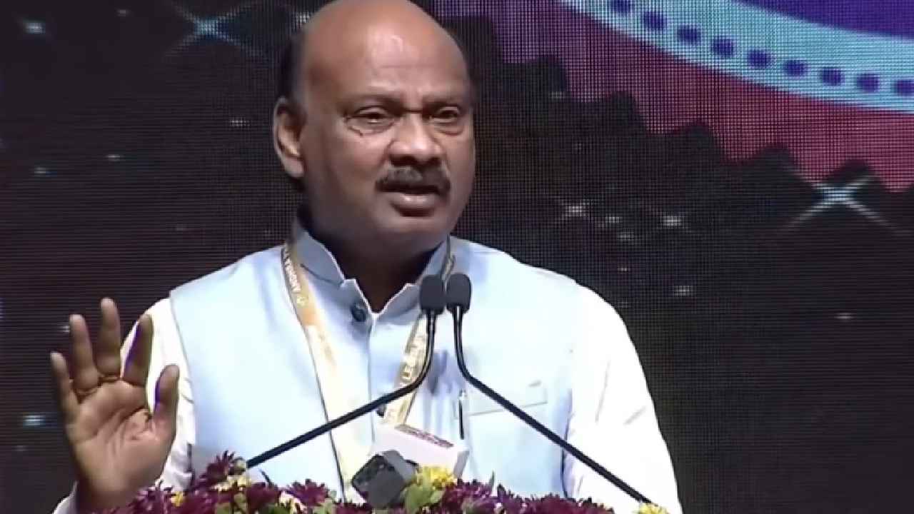 Ayyanna Patrudu: ప్రభుత్వ ఉద్యోగి విధులకు రాకుంటే సస్పెన్షన్.. ఇది ఎమ్మెల్యేలకు ఎందుకు వర్తించదు? స్పీకర్ అయ్యన్న కీలక వ్యాఖ్యలు.. Ayyanna Patrudu: ప్రభుత్వ ఉద్యోగి విధులకు రాకుంటే సస్పెన్షన్.. ఇది ఎమ్మెల్యేలకు ఎందుకు వర్తించదు? స్పీకర్ అయ్యన్న కీలక వ్యాఖ్యలు..